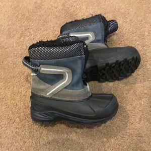 Boys snow boots size 9